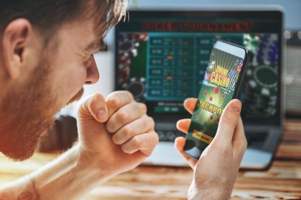 618slot APK Myanmar တွင် စလော့ ကစားနေသောမြင်ကွင်း — ကျပ်ငွေနှင့် Online Slots